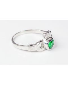 1980 - Claddagh Ring Emerald Glass Accent